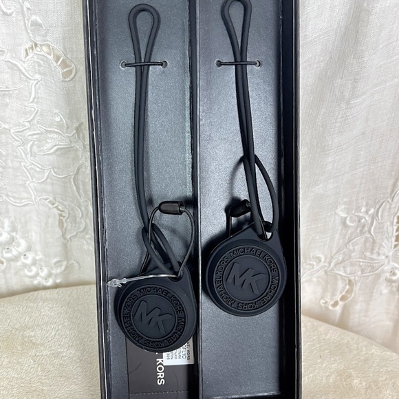 Michael Kors 2-Pack Logo Embossed Case for Apple AirTag NWT 🎉2X Host Pick🎉 - Picture 2 of 7